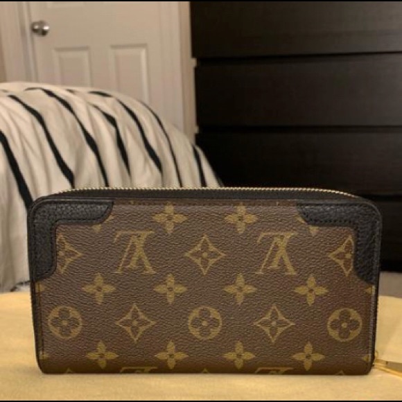 Louis Vuitton Handbags - FLASH SALE Louis Vuitton Retiro Zippy Wallet Noir